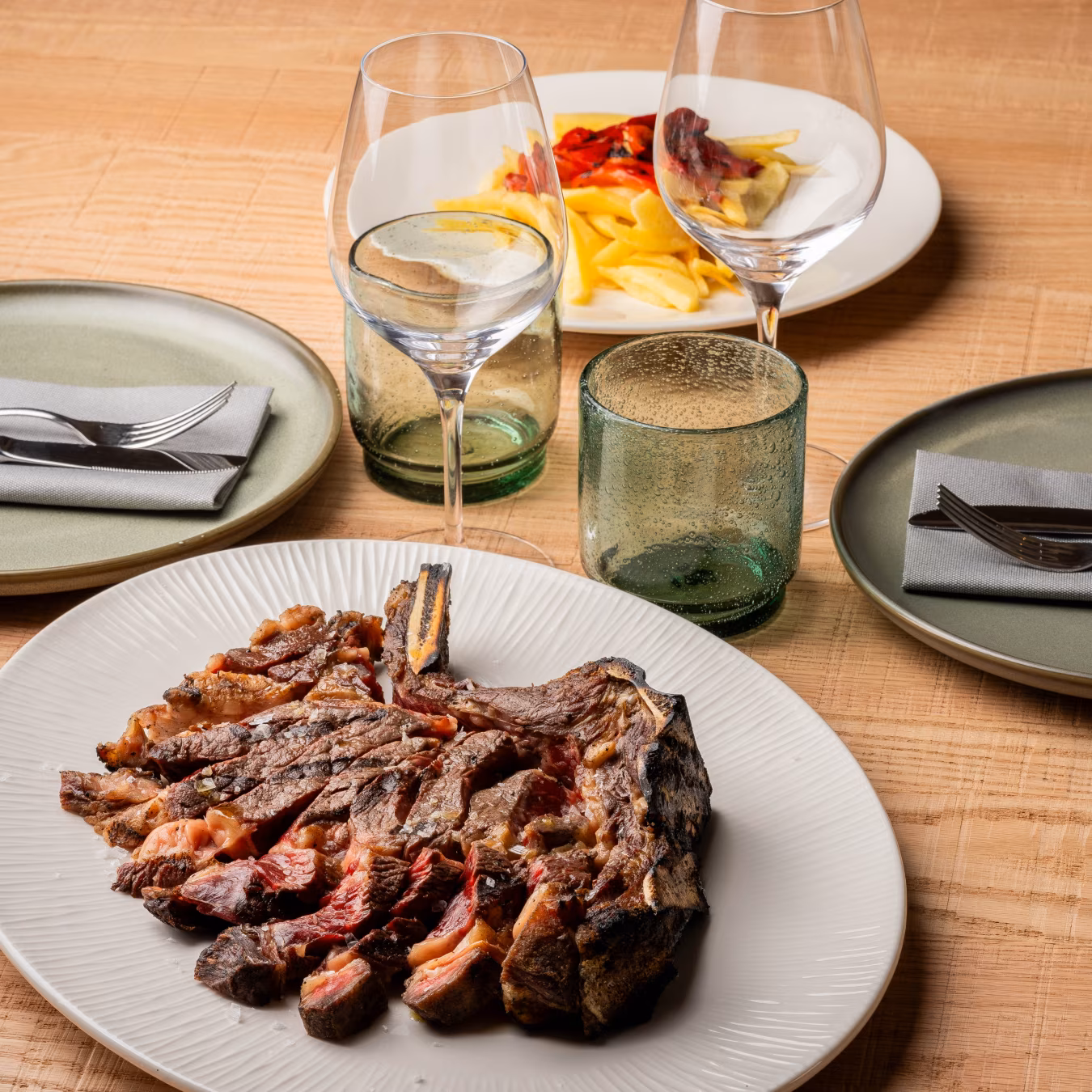 T-bone steak, 1Kg. Recommended 2 people