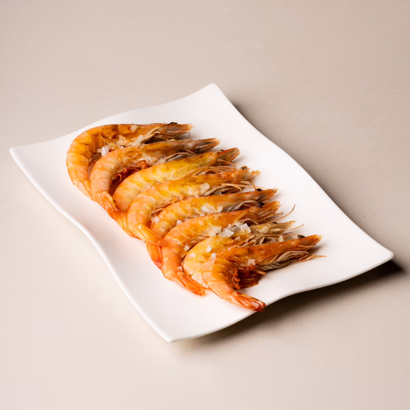 Grilled mediterranean triple-grooved shrimps