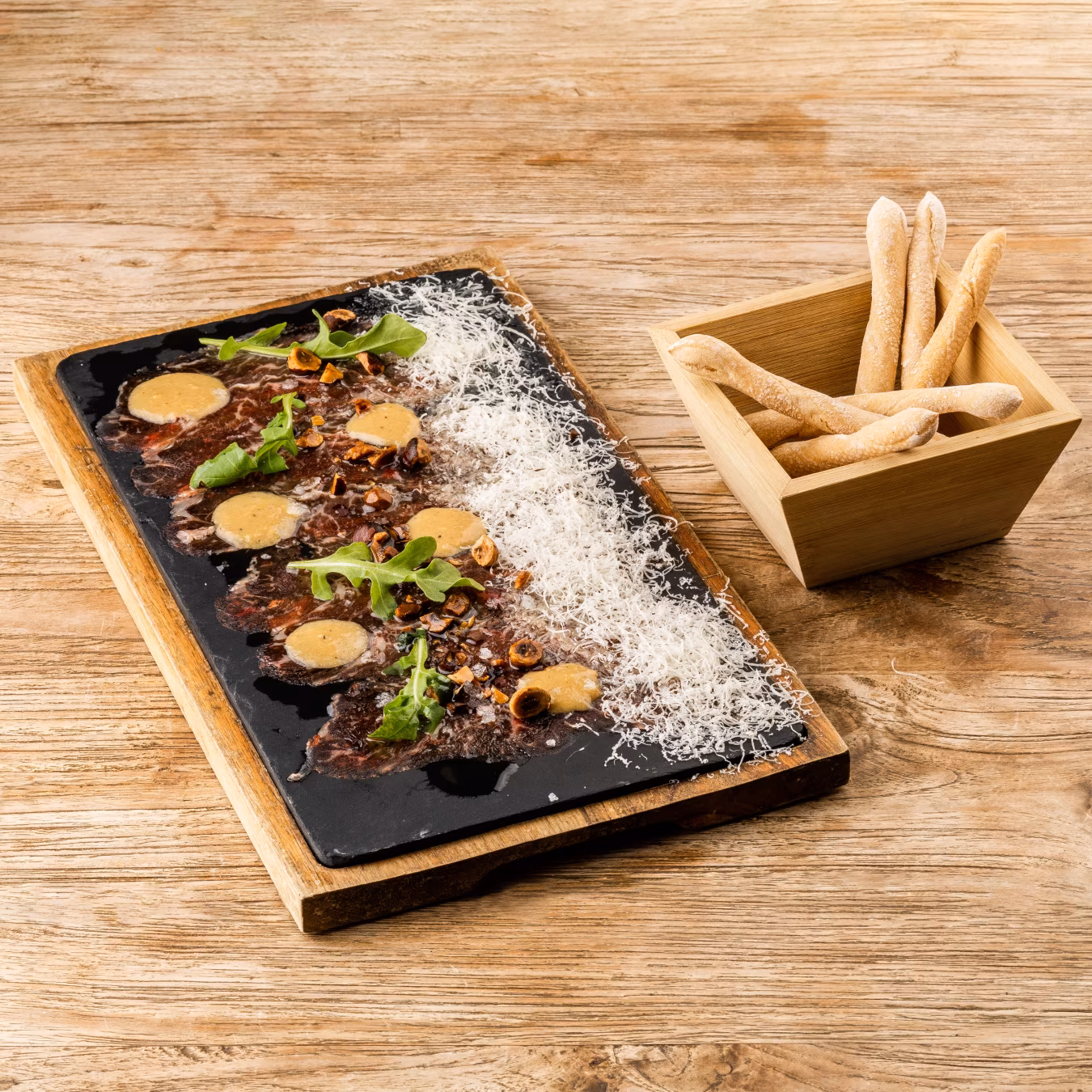 Carpaccio de costella de vaca i salsa de parmesà