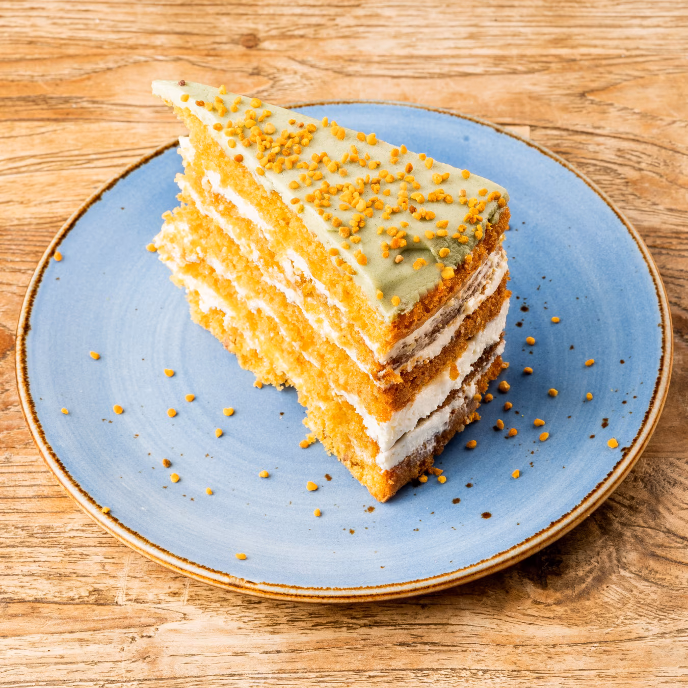 Carrot cake, matcha tea and pollen
