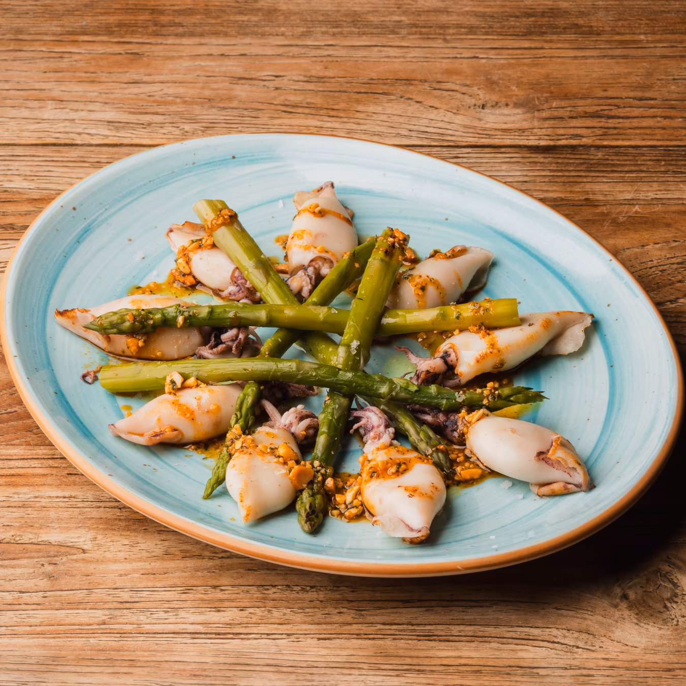 Grilled baby squids with asparagus